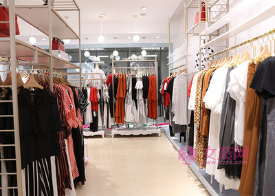 2019年夏末服装店清仓促销广告语大全